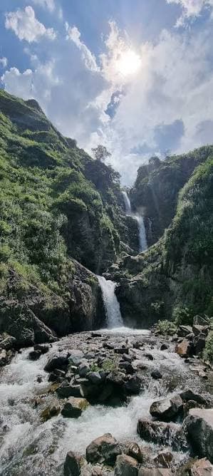 Cascada de los Loros, agua entre la selva de yungas (2/2)